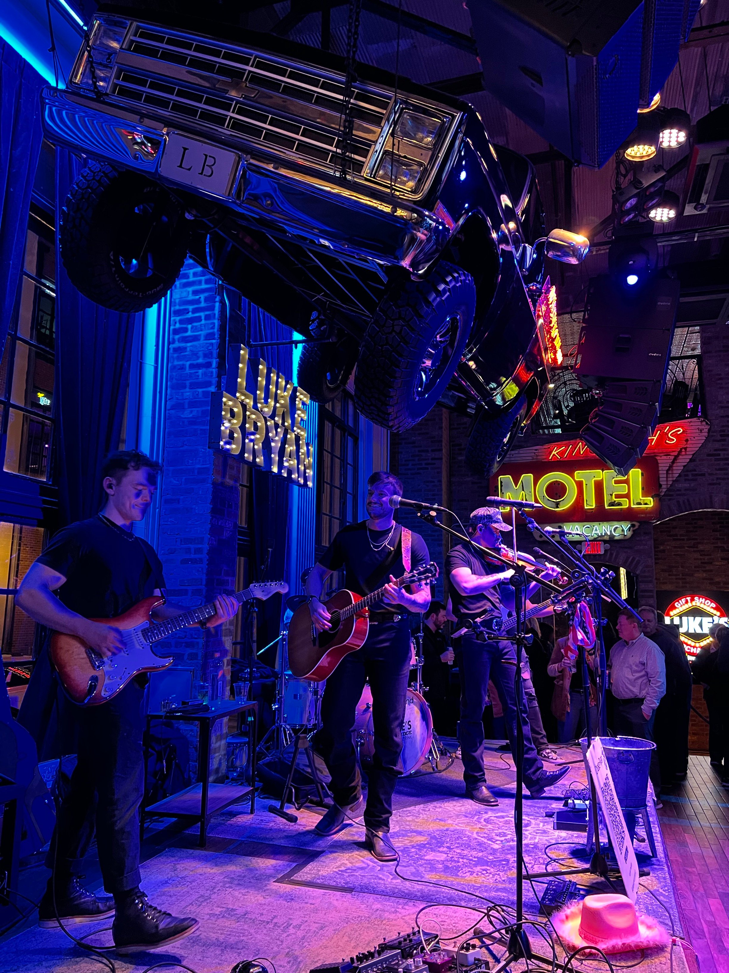 Stage w guitars